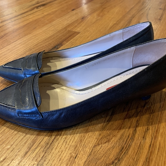 Saera Pointed Toe Loafer - Picture 3 of 7